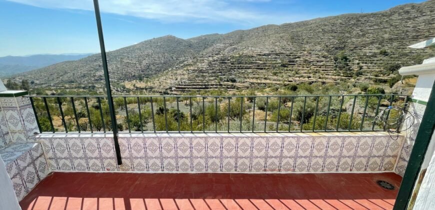 Casa de tres plantas en Senés, Almería