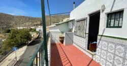 Casa de tres plantas en Senés, Almería