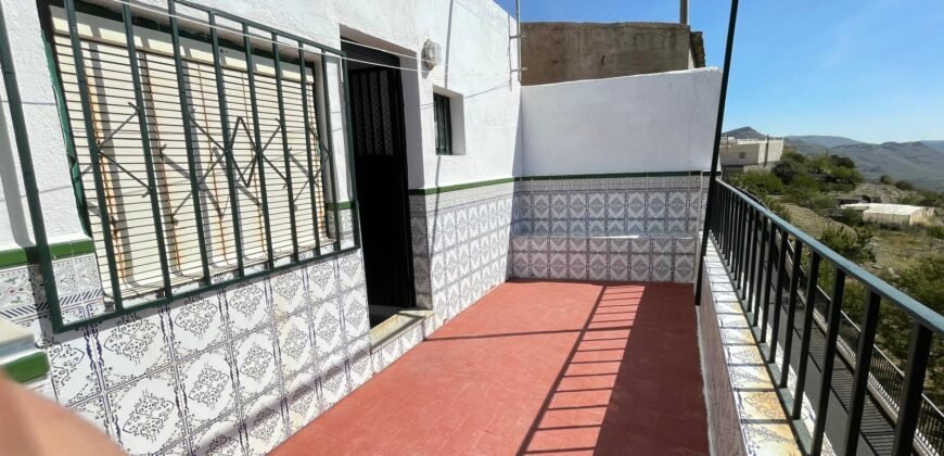 Casa de tres plantas en Senés, Almería