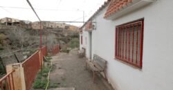 Cortijo con terreno de 5.000 m2 en Nacimiento.