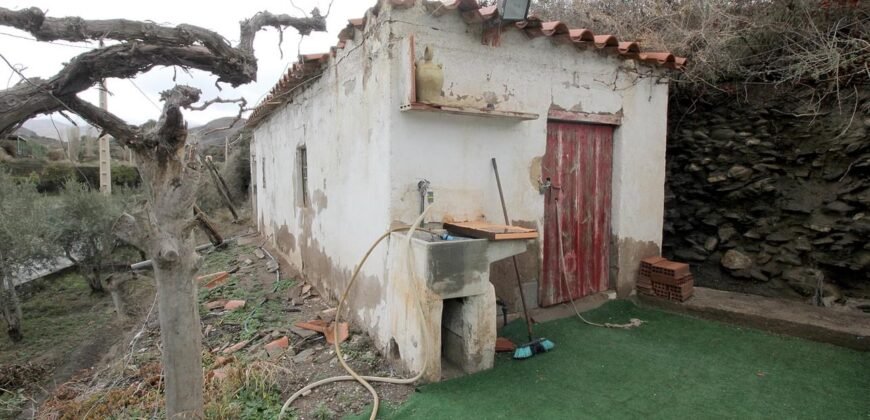 Cortijo con terreno de 5.000 m2 en Nacimiento.