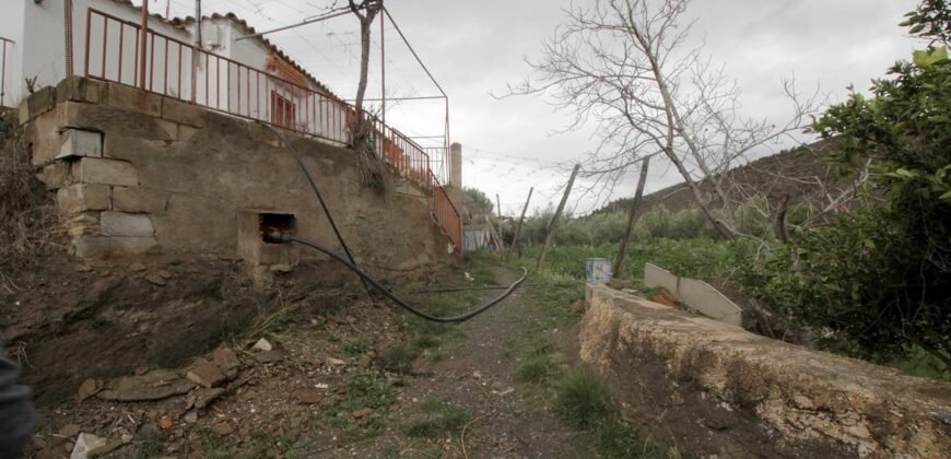 Cortijo con terreno de 5.000 m2 en Nacimiento.