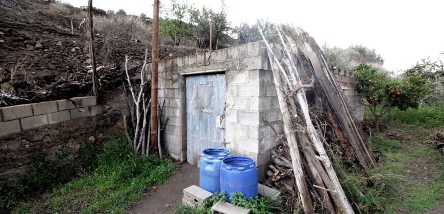 Cortijo con terreno de 5.000 m2 en Nacimiento.